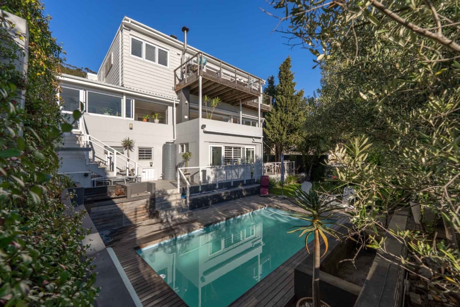 5 Bedroom Property for Sale in Green Point Western Cape